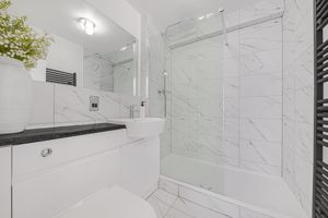 Shower room- click for photo gallery